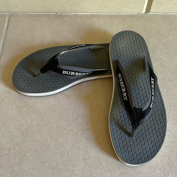 Burberry flip flops - Picture 1 of 4